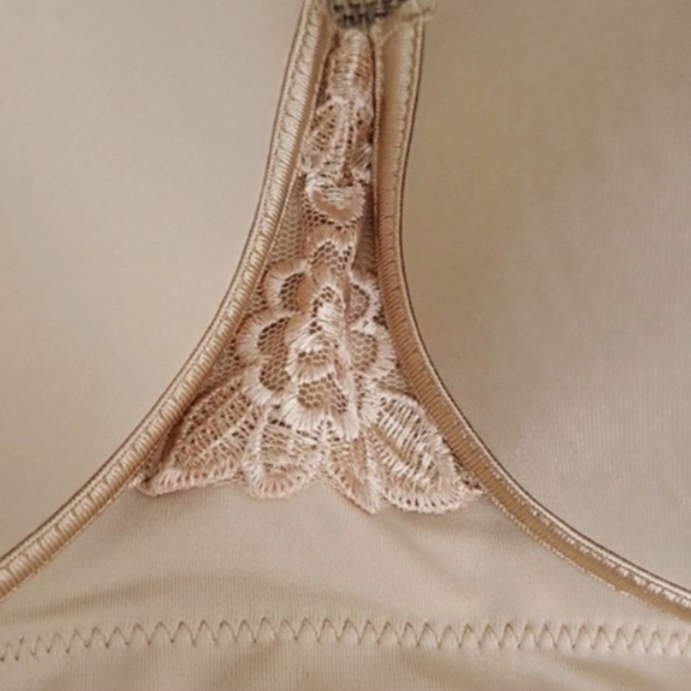 42 D Vanity Fair Wirefree bra - Picture 2 of 4